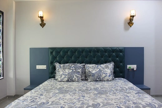 Guest bedroom design by Reflections Interior Studio, Nagpur 